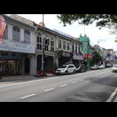 Die unserem Hotel gegenüberliegende Straßenfront